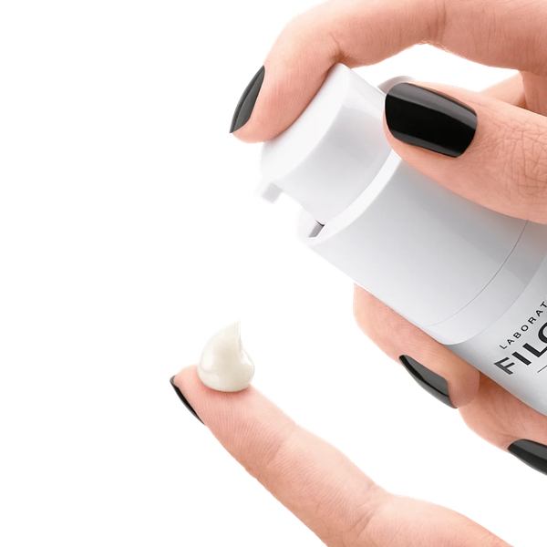 FILORGA_Optim_Eyes_Intensive_Revitalizing_3_In_1_Eye_Contour_Cream_Usage blank