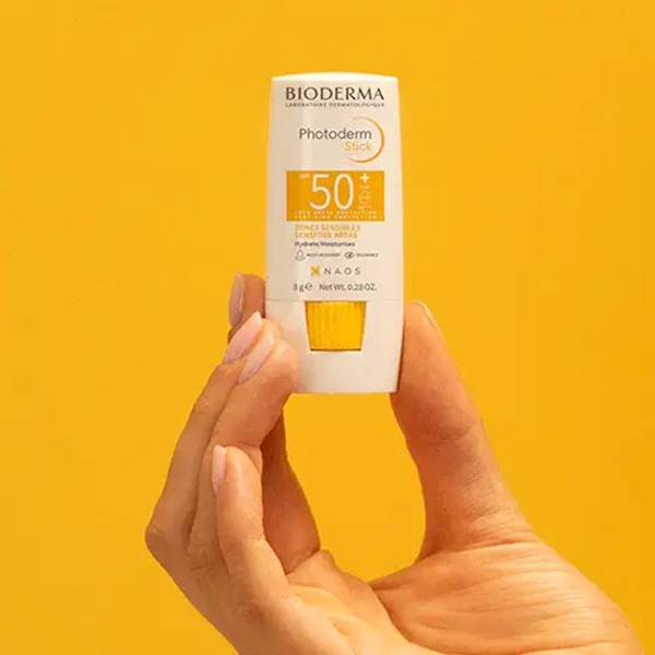 BIODERMA_Photoderm_Stick_SPF508G_Usage.jpg blank