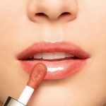 CLARINS_02_Lip_Comfort_Oil_With_Sweetbriar_Rose_Oil-1.jpg