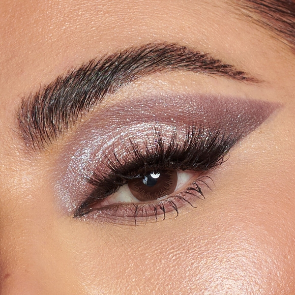 HUDABEAUTY_Rose_Quartz_Eyeshadow_Palette_Usage.jpg blank