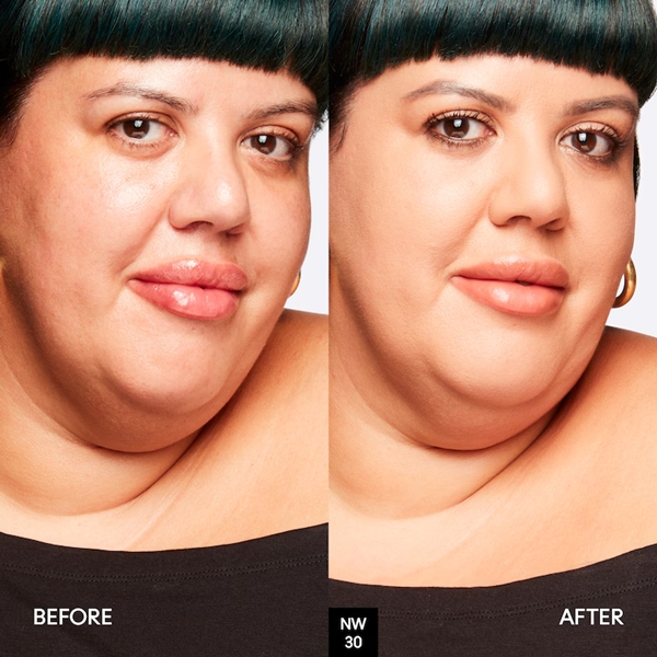 M.A.C_Studio_Fix_Powder_Plus_Foundation_NW30_Apply.jpg blank