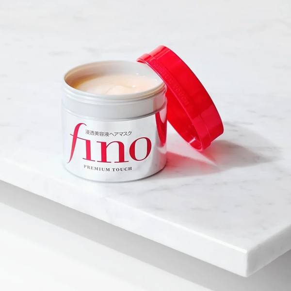 FINO_Premium_Touch_Penetrating_Beauty_Serum_Hair_Mask_Usage blank