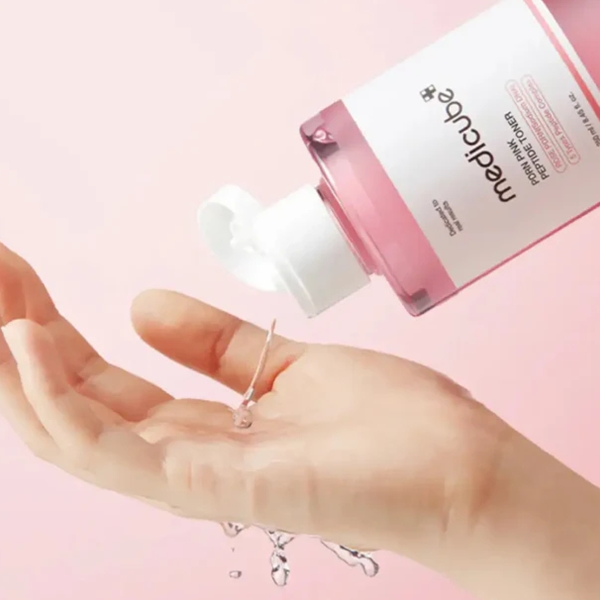 MEDICUBE_PDRN_Pink_Cica_Soothing_Toner_Usage blank
