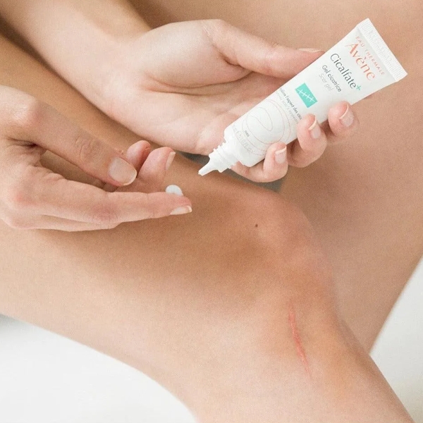 AVENE_Cicalfate_Gel_Cicatrice_Scar_Gel_Usage blank