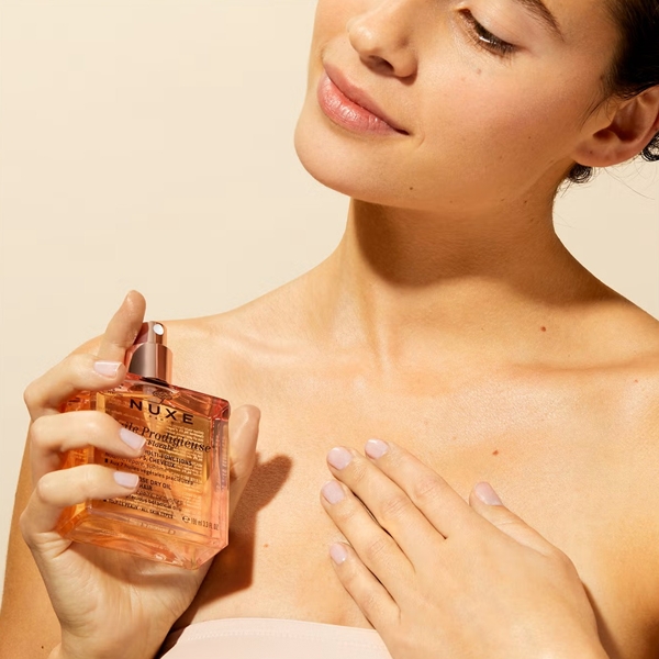 NUXE_Huile_Prodigieuse_Florale_Apply blank