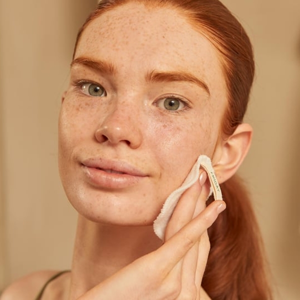 THE_BODY_SHOP_Aloe_Soothing_Toner_Apply blank