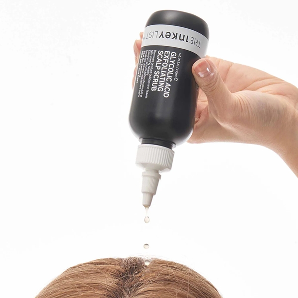 THE_INKEY_LIST_Salicylic_Acid_Exfoliating_Scalp_Treatment_Apply blank